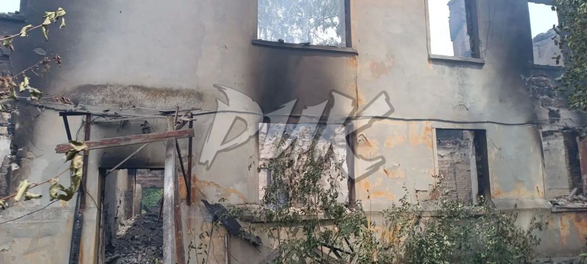 Иван Приходько: Уничтоженное в результате атаки дрона украинских террористов домостроение в Никитовском районе Горловки Иван Приходько: Уничтоженное в результате атаки дрона украинских террористов домостроение в Никитовском районе Горловки
