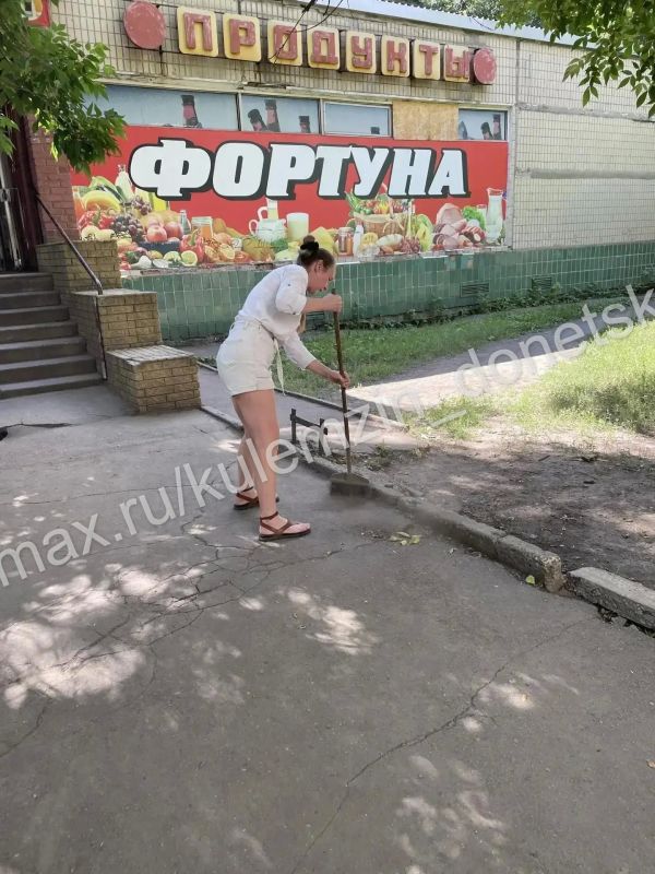 Алексей Кулемзин: Предприятия торговли и ГУП ДНР «Рынки Донбасса» продолжают участвовать в еженедельной акции «Чистый четверг» Алексей Кулемзин: Предприятия торговли и ГУП ДНР «Рынки Донбасса» продолжают участвовать в еженедельной акции «Чистый четверг»