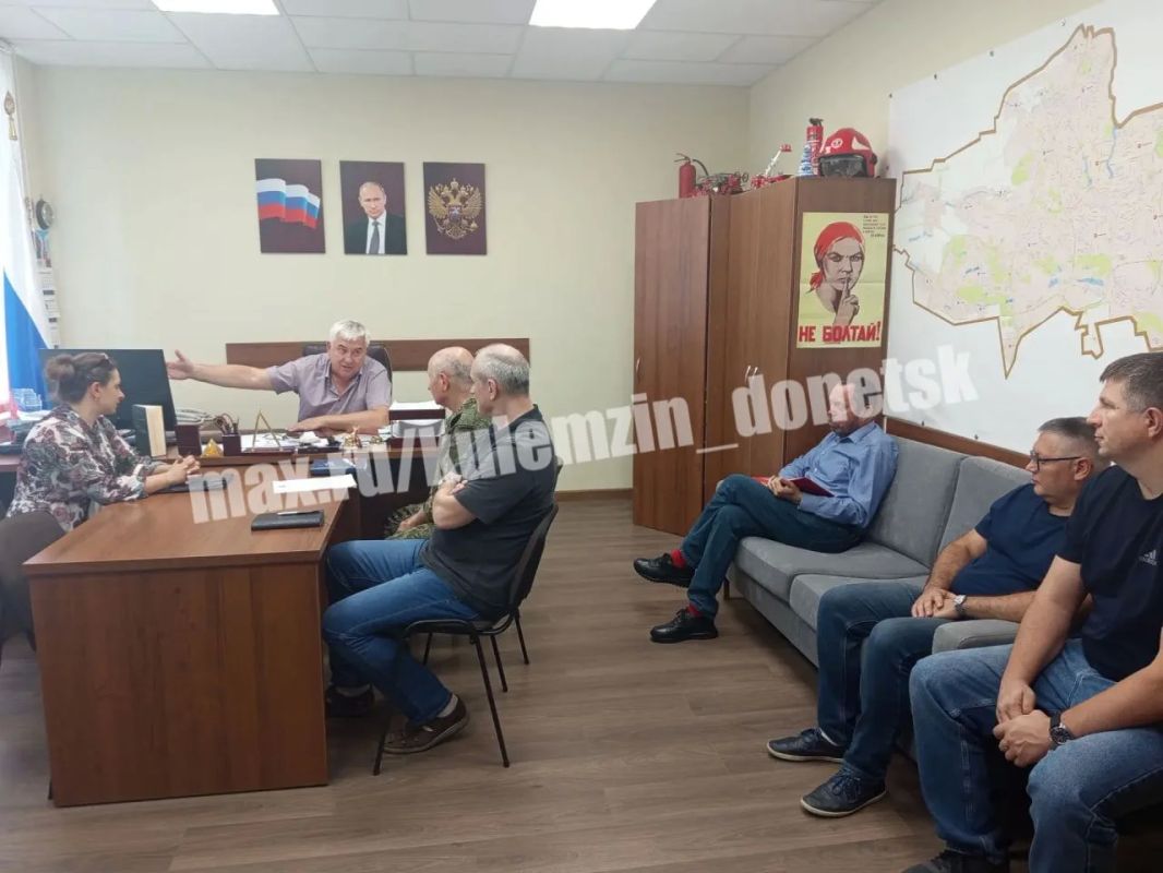 Сегодня состоялась рабочая встреча заместителя главы администрации городского округа Донецк с сотрудниками режимномобилизационного отдела администрации г.о. Донецк