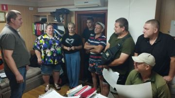 Сегодня первый заместитель Главы Администрации Тельмановского муниципального округа провел встречу с трудовым коллективом ООО «Энергосервис» в пгт Тельманово