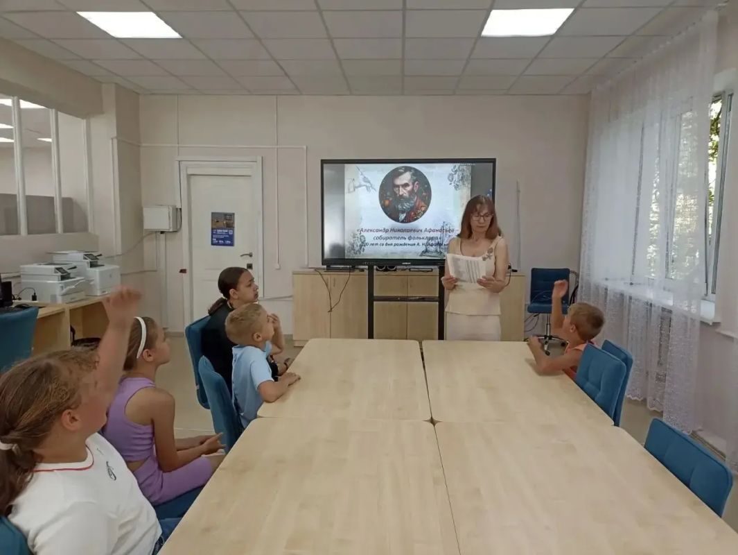 23 июля, к двухсотлетнему юбилею Александра Николаевича Афанасьева, в Харцызской модельной центральной библиотеке прошёл час фольклора «А.Н. Афанасьев – собиратель фольклора» 23 июля, к двухсотлетнему юбилею Александра Николаевича Афанасьева, в Харцызской модельной центральной библиотеке прошёл час фольклора «А.Н. Афанасьев – собиратель фольклора»