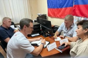 Виталий Золотнюк вместе с руководителем ассоциации здравоохранения ДНР Дмитрием Гарцевым провел встречу с трудовым коллективом Володарской центральной районной больницы и принял участие в заседании межведомственной рабочей...