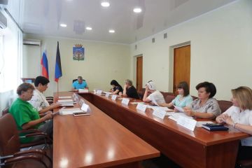 Сегодня Первый заместитель главы Администрации Володарского муниципального округа Боровик Дмитрий Владимирович провел заседание Комиссии по делам несовершеннолетних и защите их прав