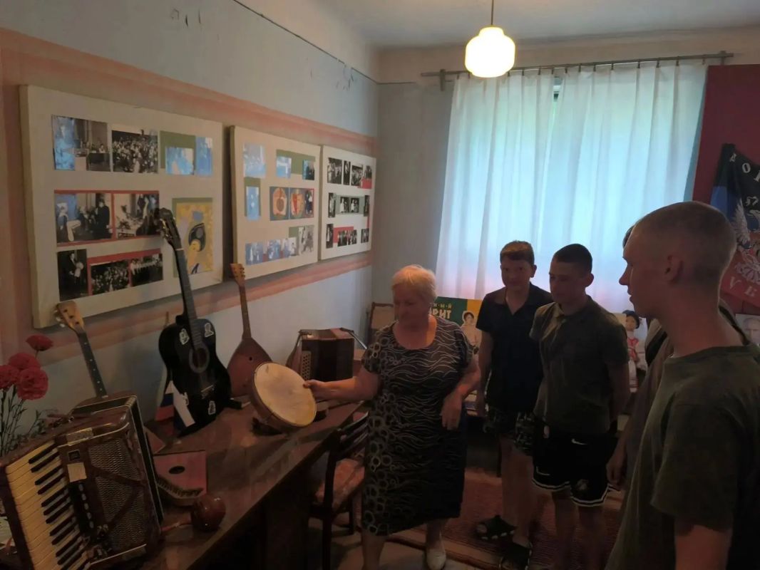 23.06.2026г. в музее истории с. Октябрьское прошла тематическая экскурсия "Народные музыкальные инструменты," на которой были предоставлены экспонаты музея 23.06.2026г. в музее истории с. Октябрьское прошла тематическая экскурсия "Народные музыкальные инструменты," на которой были предоставлены экспонаты музея