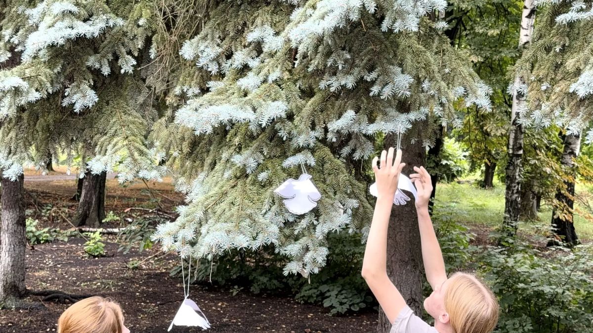 Денис Зубов: 24 июля в Парке культуры и отдыха г. Иловайска у "Памятника погибшим детям Донбасса" состоялось возложение цветов в память о погибших детях Донбасса Денис Зубов: 24 июля в Парке культуры и отдыха г. Иловайска у "Памятника погибшим детям Донбасса" состоялось возложение цветов в память о погибших детях Донбасса