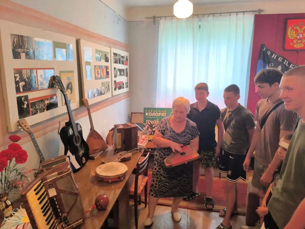 23.06.2026г. в музее истории с. Октябрьское прошла тематическая экскурсия "Народные музыкальные инструменты," на которой были предоставлены экспонаты музея 23.06.2026г. в музее истории с. Октябрьское прошла тематическая экскурсия "Народные музыкальные инструменты," на которой были предоставлены экспонаты музея