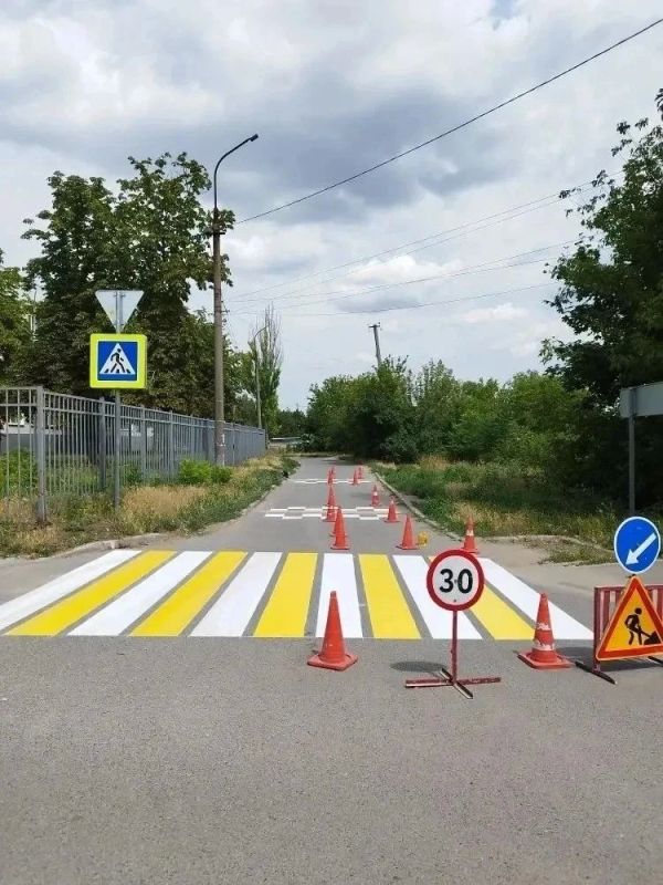 Коммунальщики продолжают облагораживать городскую инфраструктуру Коммунальщики продолжают облагораживать городскую инфраструктуру