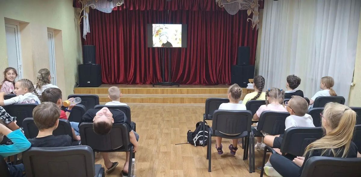 Творческая гостиная «Нарисую тебе детство…» Творческая гостиная «Нарисую тебе детство…»