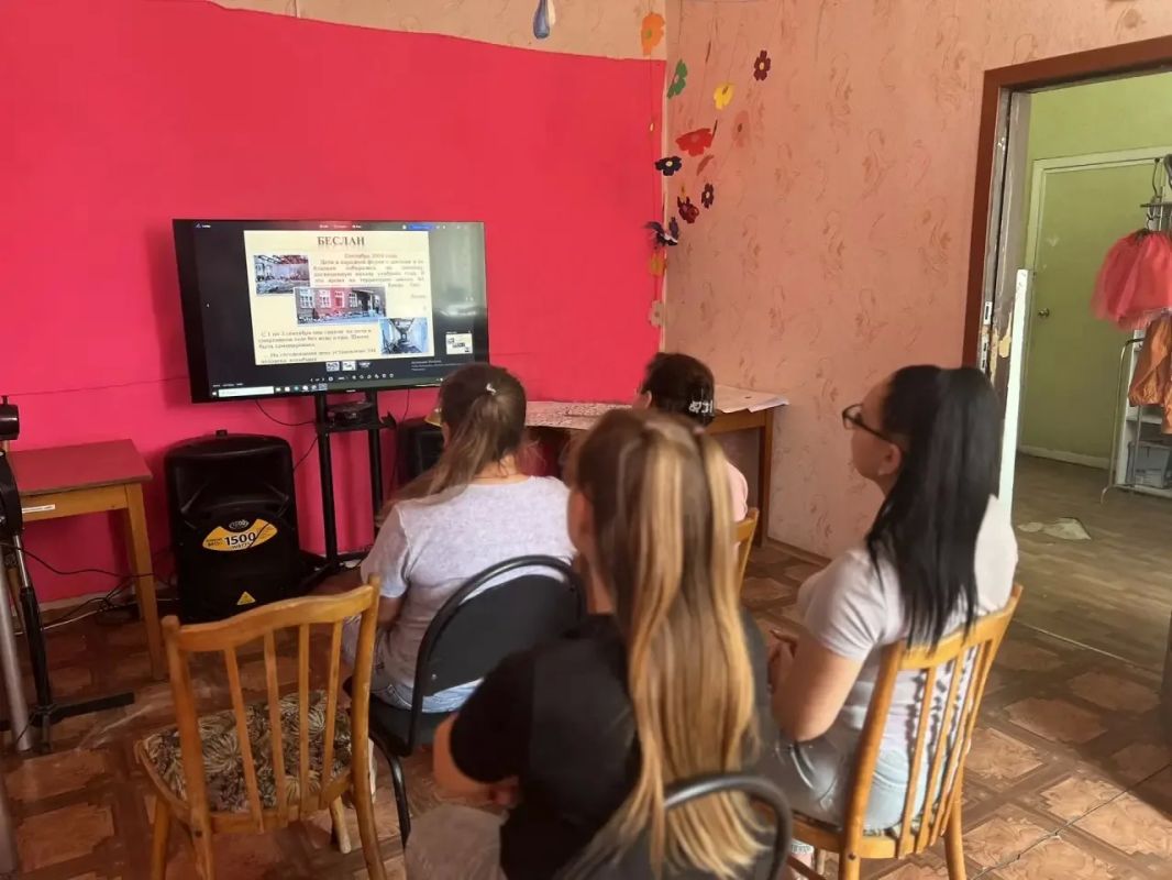 24 июля в МБУ клуб « Шахтер» прошел информационный час «Дети Беслана» 24 июля в МБУ клуб « Шахтер» прошел информационный час «Дети Беслана»