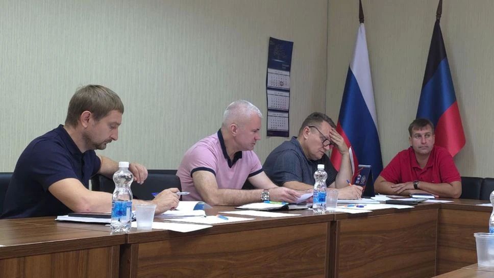 РАБОТА КОМИТЕТОВ. Под председательством Сергея Скиданова состоялось заседание постоянного комитета по вопросам городского хозяйства и муниципальной собственности с участием заместителя председателя Донецкого городского... РАБОТА КОМИТЕТОВ. Под председательством Сергея Скиданова состоялось заседание постоянного комитета по вопросам городского хозяйства и муниципальной собственности с участием заместителя председателя Донецкого городского...