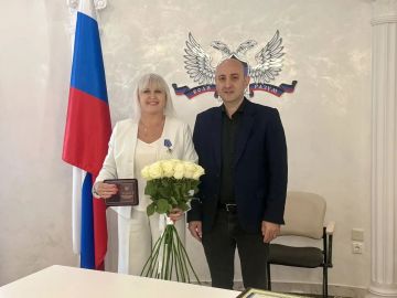 Гурген Малхасян: В преддверии Дня работника торговли вручили заслуженные награды коллегам и работникам сферы торговли Донецкой Народной Республики