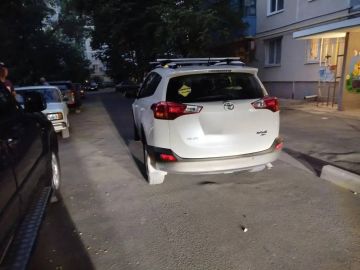 В Мариуполе сотрудники полиции устанавливают обстоятельства ДТП, в результате которого пострадал ребёнок