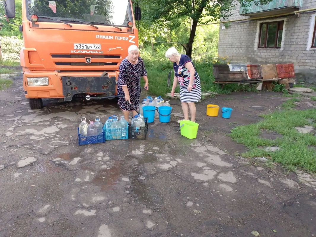 Сегодня, 24 июля, в Кировском внутригородском районе при поддержке региона-шефа Московская область произведен подвоз воды в жилом массиве «Путь Ильича» для жителей улицы Амурская и Ленинградская, по улице 8 Марта в жилом... Сегодня, 24 июля, в Кировском внутригородском районе при поддержке региона-шефа Московская область произведен подвоз воды в жилом массиве «Путь Ильича» для жителей улицы Амурская и Ленинградская, по улице 8 Марта в жилом...