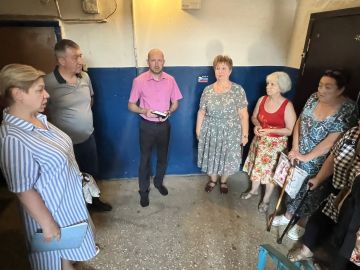 Состоялась встреча с жителями, на которой присутствовал заместитель руководителя Управы Ленинского внутригородского района Анатолий Разумов