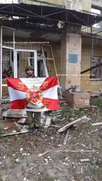 Появились кадры из освобождённого Белицкого — бойцы 51-й армии водрузили флаг у горсовета