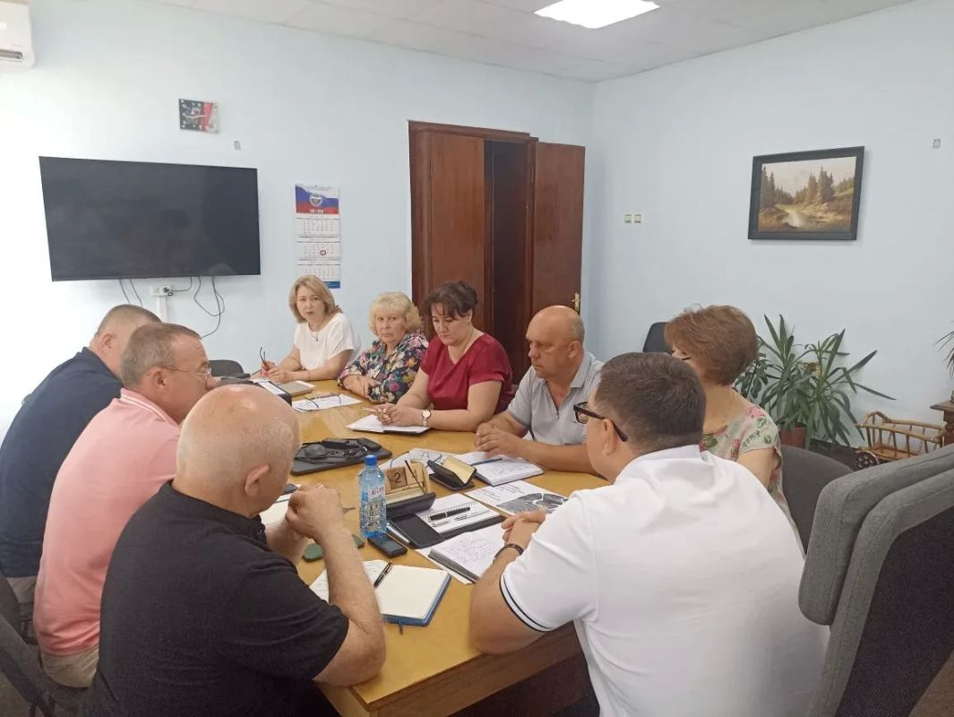 Сегодня, 24 июля 2026 года, Глава Новоазовского муниципального округа Василий Овчаров провел оперативное совещание по рабочим вопросам с участием заместителей Главы и руководителей структурных подразделений Администрации... Сегодня, 24 июля 2026 года, Глава Новоазовского муниципального округа Василий Овчаров провел оперативное совещание по рабочим вопросам с участием заместителей Главы и руководителей структурных подразделений Администрации...