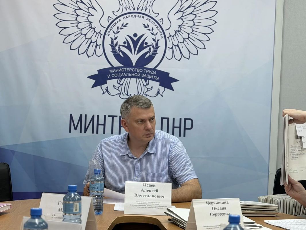 Алексей Исаев: Сегодня с коллегами на заседании Межведомственной комиссии рассмотрели 419 заявлений от граждан, пострадавших в результате боевых действий: