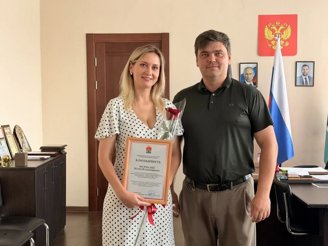 Глава муниципального образования городской округ Торез Артём Чесноков поздравил работников торговли в день их профессионального праздника