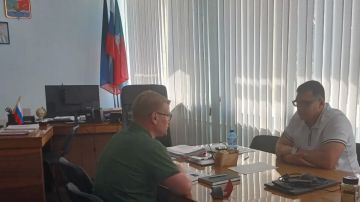 Глава Новоазовского муниципального округа Василий Овчаров провел встречу с заместителем Председателя Правительства ДНР, министром сельского хозяйства, пищевой и перерабатывающей промышленности Артемом Крамаренко, который...