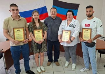Валентин Левченко: В преддверии Дня работника торговли вручил благодарности нашим работникам торговли — тем, кто каждый день делает район удобнее и комфортнее для жителей