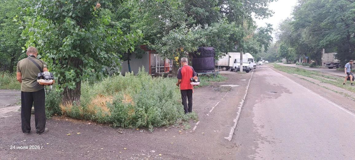 Елена Рязанцева: Сегодня Управой Пролетарского внутригородского района ведутся работы по покосу травы вдоль дороги по ул. Федько - ул. Шахтная