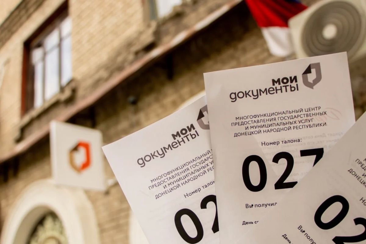 Поздравьте сотрудника, который будет вас обслуживать Поздравьте сотрудника, который будет вас обслуживать