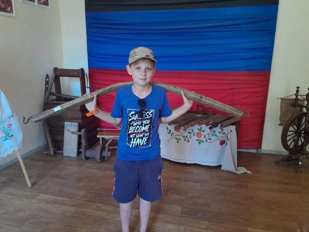 В период школьных каникул учащиеся посетили Дебальцевский городской музей в рамках реализации образовательного проекта «Я учусь в музее» В период школьных каникул учащиеся посетили Дебальцевский городской музей в рамках реализации образовательного проекта «Я учусь в музее»