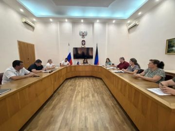 23.07.2026 председатель Тельмановского муниципального совета Дмитрий Липчанский принял участие в заседании штаба по подготовке к отопительному сезону 2026–2027