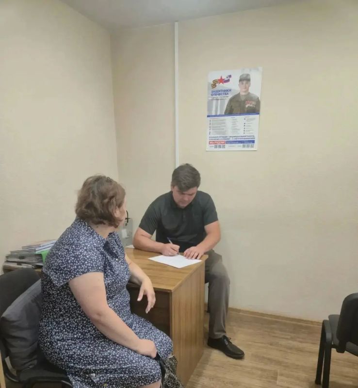 Сегодня, 24 июля Глава муниципального образования городской округ Торез Чесноков А.В. провел прием членов семей погибших бойцов участников СВО в Филиале ГФ «Защитники Отечества» по Донецкой Народной...