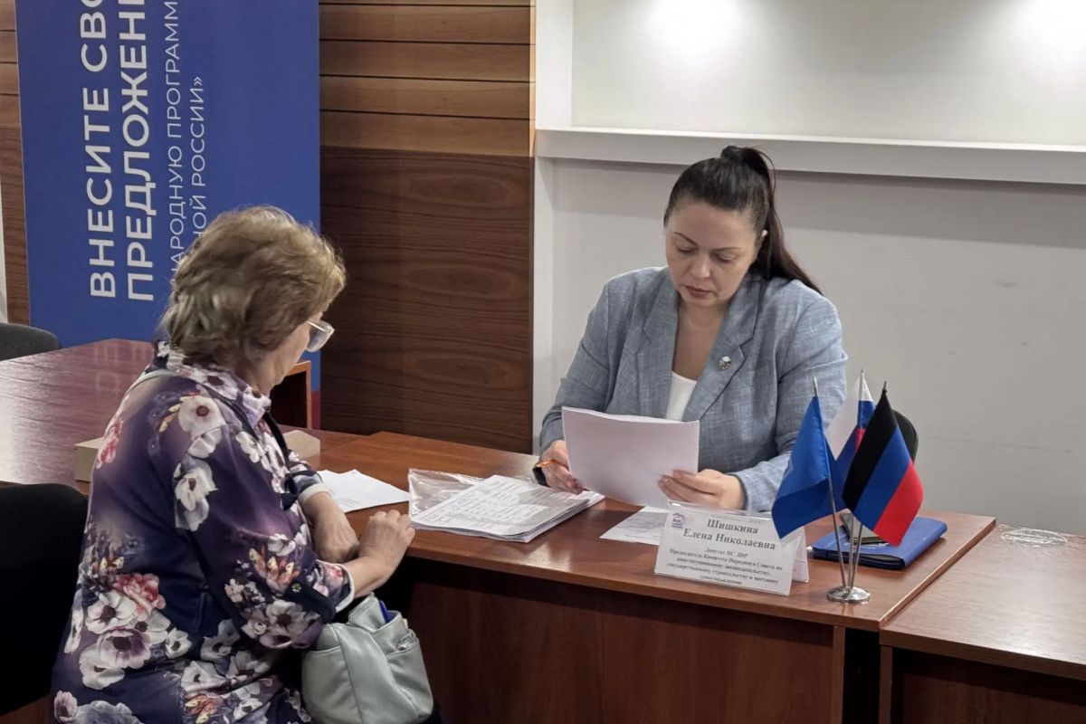 От соцвопросов до предвыборной кампании: Елена Шишкина провела приём жителей ДНР От соцвопросов до предвыборной кампании: Елена Шишкина провела приём жителей ДНР