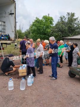 Алексей Кулемзин: Донецкие производители воды не остаются в стороне и продолжают поддерживать жителей в непростое время