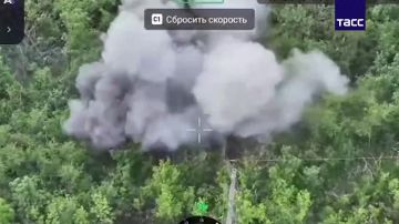 Артиллеристы уничтожили укрытия ВСУ в Алексеево-Дружковке, Веролюбовке и Кондратовке
