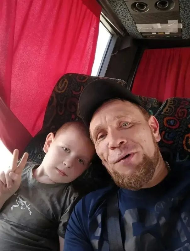 Спас рюкзак с флягой и хлебом: ветеран боевых действий из ДНР Геннадий Селезнев чудом выжил после сброса украинского БПЛА Спас рюкзак с флягой и хлебом: ветеран боевых действий из ДНР Геннадий Селезнев чудом выжил после сброса украинского БПЛА