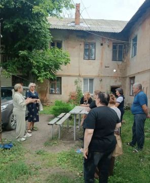 Александр Шатов: Представители Минстроя ответили на вопросы шахтерцев, проживающих в доме, признанном аварийным
