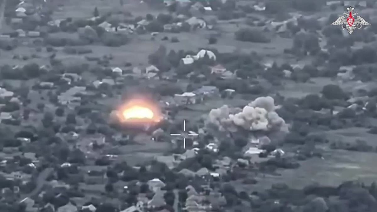 Минобороны России: Накрыли ФАБами: истребители-бомбардировщики Су-34 нанесли сокрушительные удары по позициям противника
