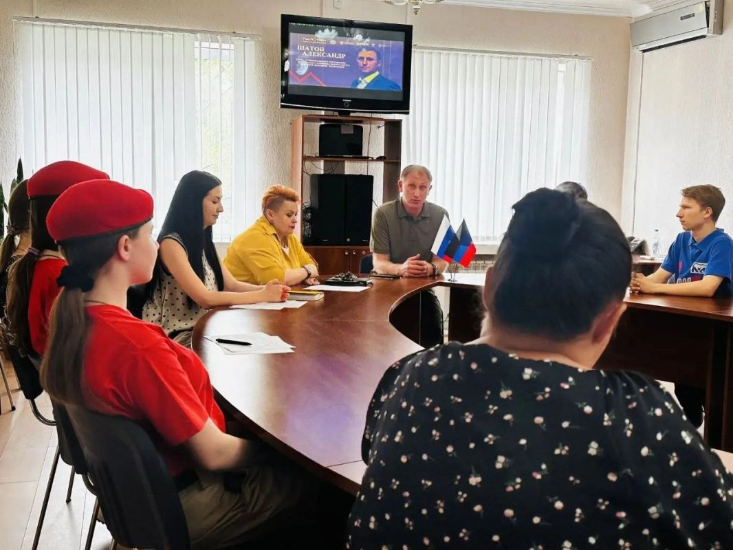 Александр Шатов: В Шахтерском округе провели «ГосСтарт.Диалог» Александр Шатов: В Шахтерском округе провели «ГосСтарт.Диалог»