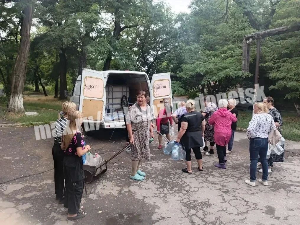 Алексей Кулемзин: Донецкие производители воды продолжают помогать — они не бросают Дончан в трудную минуту Алексей Кулемзин: Донецкие производители воды продолжают помогать — они не бросают Дончан в трудную минуту