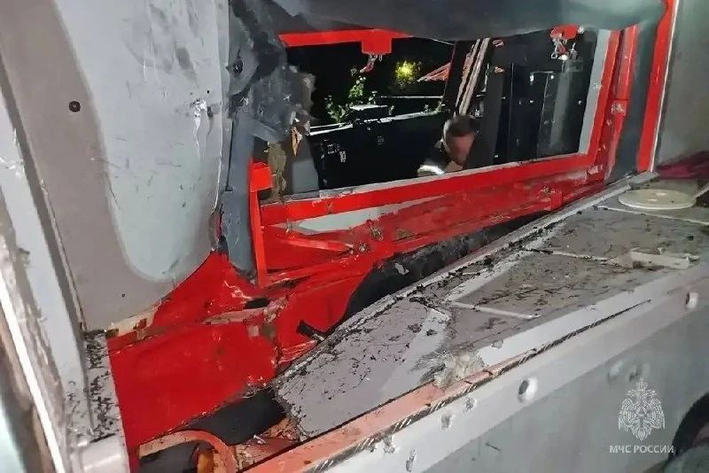 Беспилотники атаковали пожарных в Снежном во время тушения возгорания Беспилотники атаковали пожарных в Снежном во время тушения возгорания
