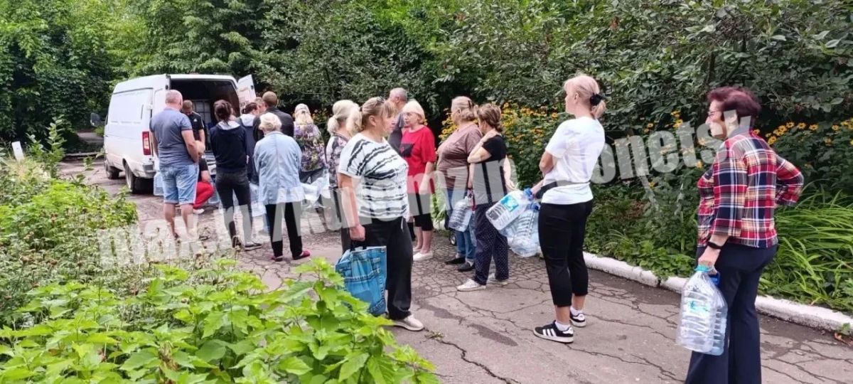 Алексей Кулемзин: Донецкие производители воды продолжают помогать — они не бросают Дончан в трудную минуту