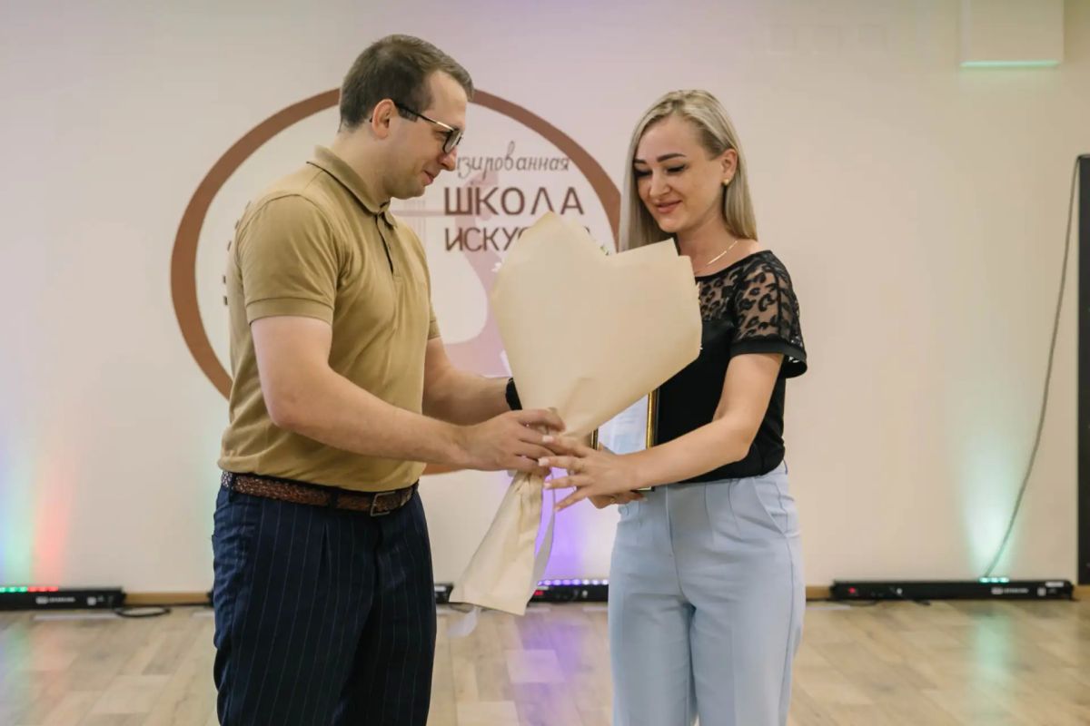 В Мариуполе чествовали лучших работников сферы торговли В Мариуполе чествовали лучших работников сферы торговли