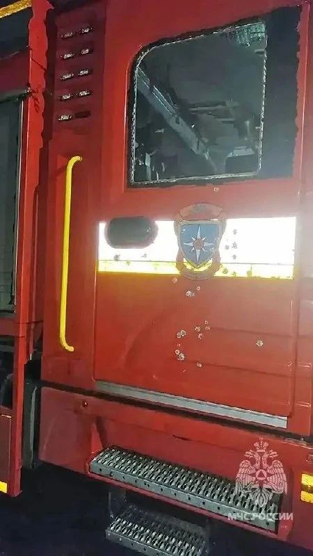 Беспилотники атаковали пожарных в Снежном во время тушения возгорания Беспилотники атаковали пожарных в Снежном во время тушения возгорания