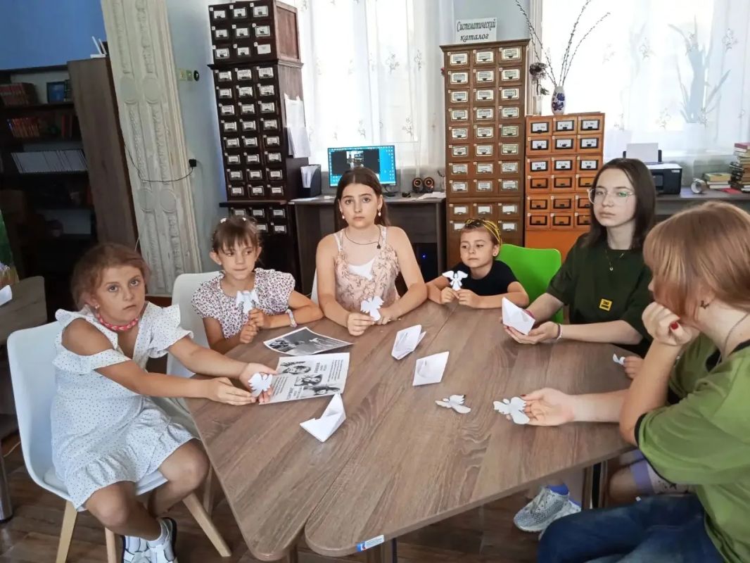26 июля в Зугрэсской библиотеке-филиале №3 прошло мероприятие, приуроченное к этой дате «Дети Донбасса - жертвы войны» 26 июля в Зугрэсской библиотеке-филиале №3 прошло мероприятие, приуроченное к этой дате «Дети Донбасса - жертвы войны»
