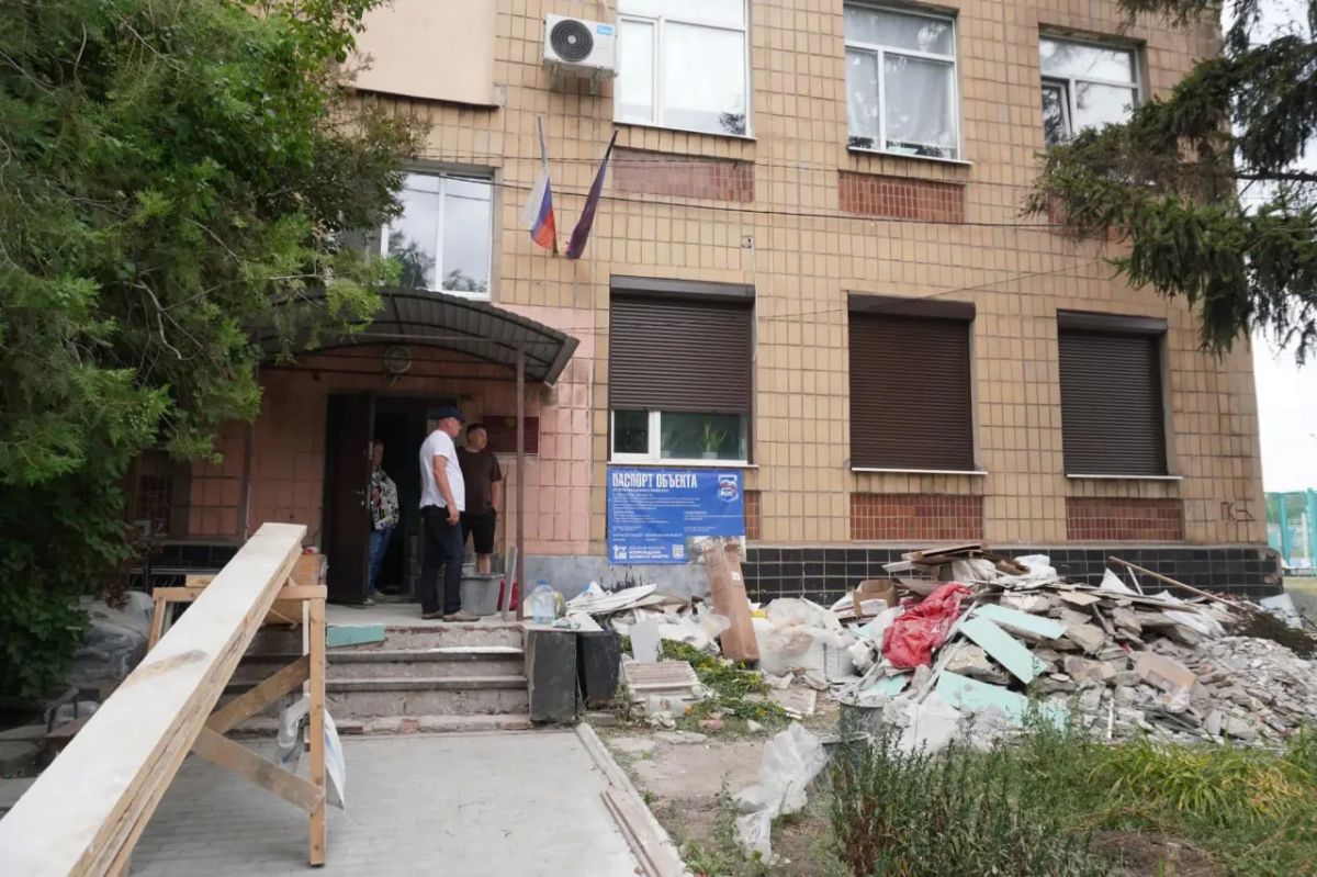 Проверил ход восстановительных работ в МКУ "Володарская ЦБС"