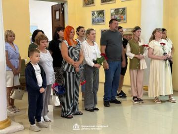 «Ангелы Донбасса». Сегодня в Харцызском городском Дворце культуры состоялась траурная акция-реквием «Ангелы Донбасса». Мы скорбим о маленьких жизнях, которые оборвала война