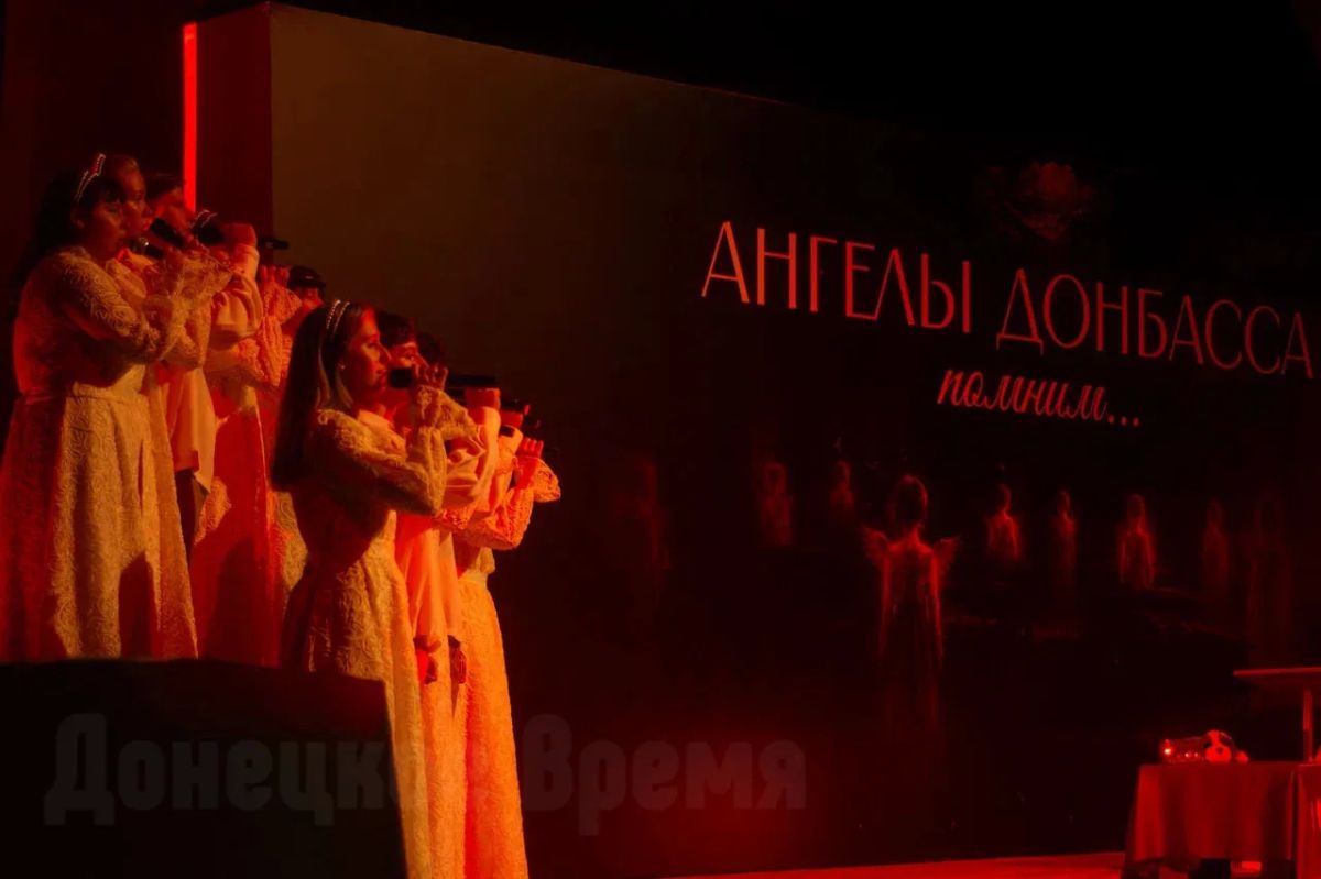 Колыбельная для Ангелов Донбасса: в Донецке память погибших детей почтили концертом для игрушек Колыбельная для Ангелов Донбасса: в Донецке память погибших детей почтили концертом для игрушек