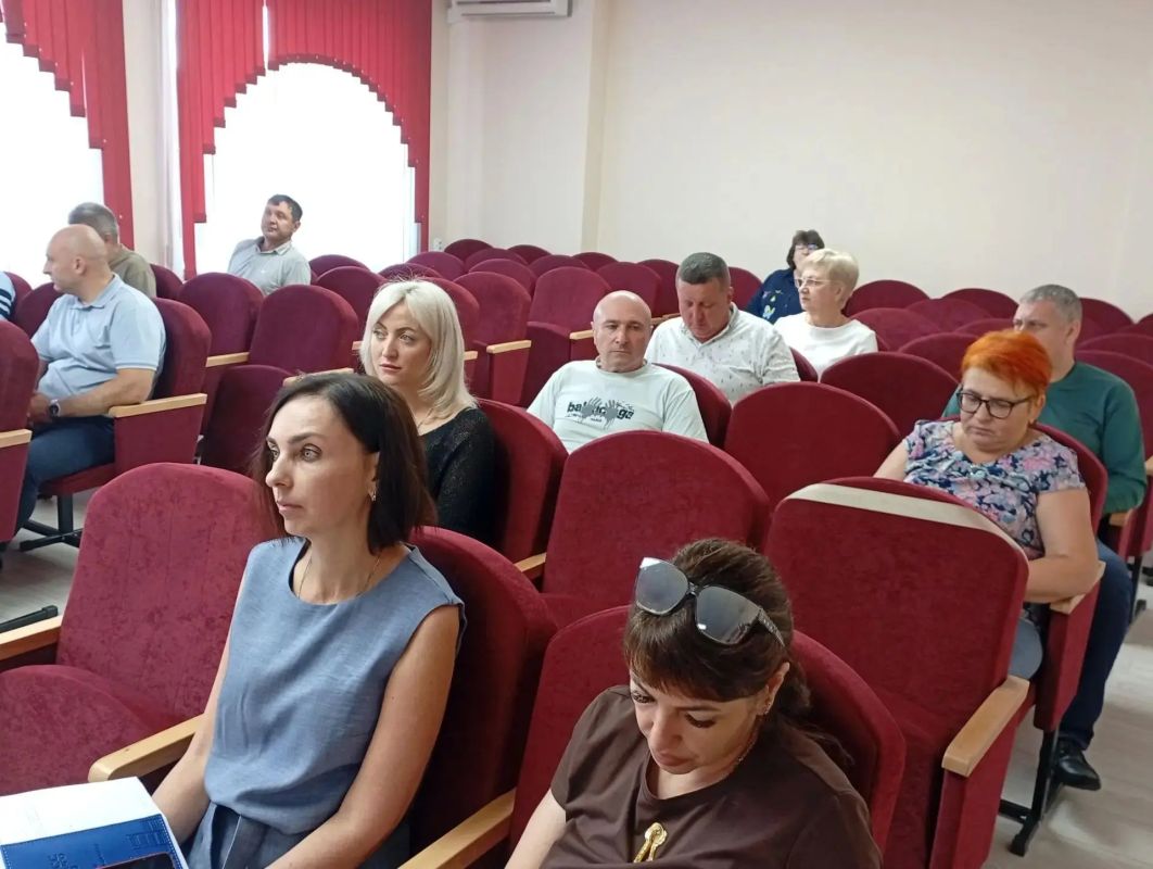 Николай Руппель: По моему поручению первый заместитель главы администрации округа Юлия Рачек провела традиционное аппаратное совещание с начальниками управлений и отделов администрации, руководителями структурных... Николай Руппель: По моему поручению первый заместитель главы администрации округа Юлия Рачек провела традиционное аппаратное совещание с начальниками управлений и отделов администрации, руководителями структурных...