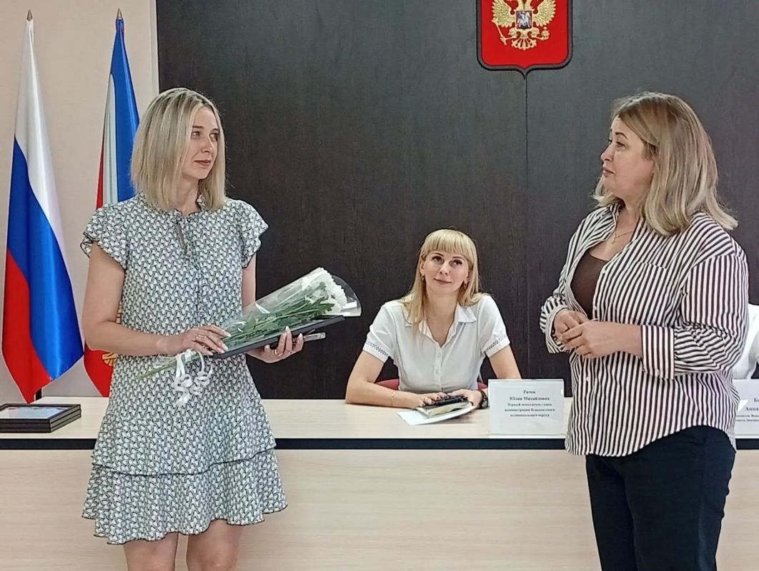 В Ясиноватой поздравили с профессиональным праздником и отметили наградами лучших работников сферы торговли В Ясиноватой поздравили с профессиональным праздником и отметили наградами лучших работников сферы торговли