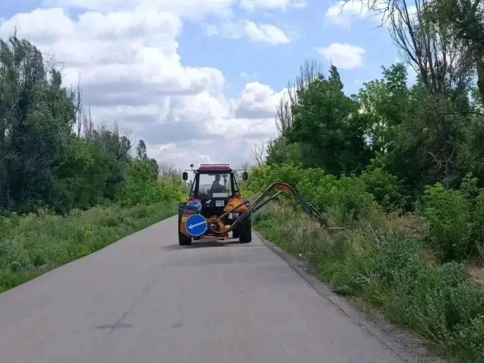 #СОДЕРЖАНИЕ_СВОД за сутки. Продолжаем мероприятия в рамках летнего содержания автомобильных дорог общего пользования Рассказываем, какие работы выполнили специалисты подрядной организации за минувшие выходные Новые дорожные... #СОДЕРЖАНИЕ_СВОД за сутки. Продолжаем мероприятия в рамках летнего содержания автомобильных дорог общего пользования Рассказываем, какие работы выполнили специалисты подрядной организации за минувшие выходные Новые дорожные...