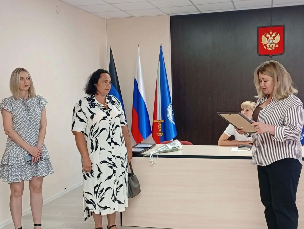В Ясиноватой поздравили с профессиональным праздником и отметили наградами лучших работников сферы торговли В Ясиноватой поздравили с профессиональным праздником и отметили наградами лучших работников сферы торговли