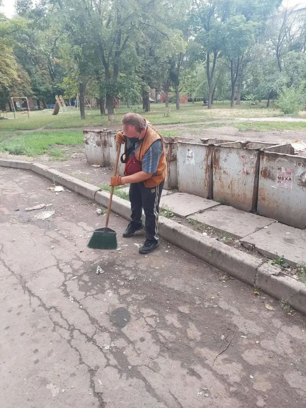 Иван Приходько: Уважаемые жители Горловки! Представляю вам еженедельный отчет о деятельности Горловского филиала единого регионального фонда по управлению многоквартирными домами на территории Донецкой Народной Республики